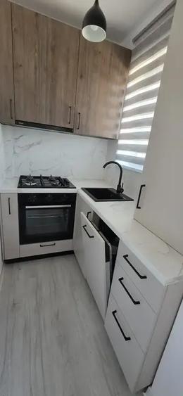 Apartament cu 2 camere semidecomandat, mobilat în Central