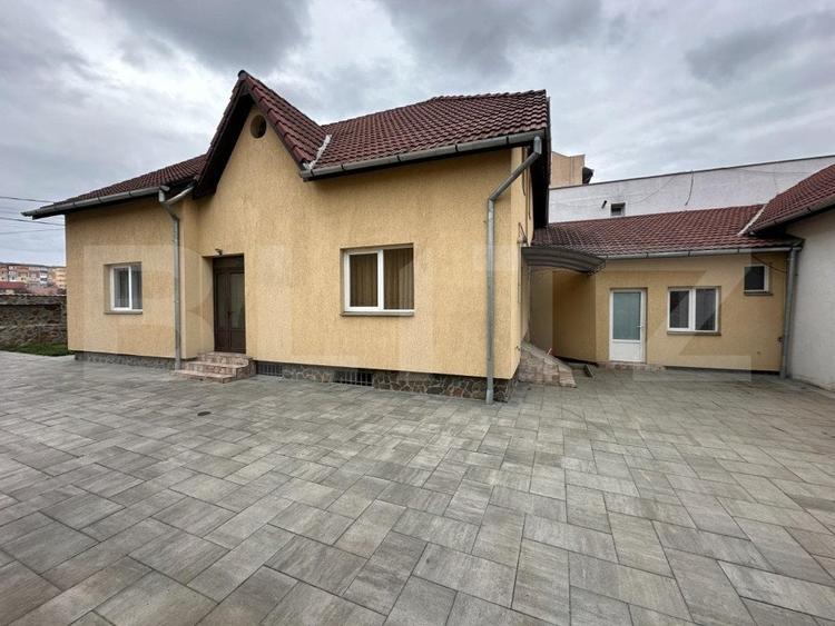 Casă individuală cu 4 camere cu Garaj în Tolstoi
