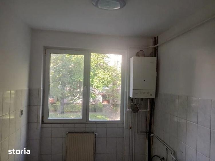 Apartament cu 3 camere semidecomandat în Săsar
