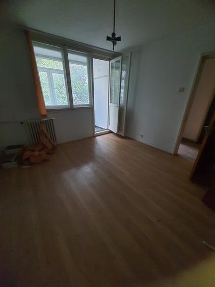 Apartament cu 3 camere decomandat în Militari