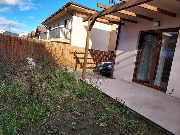 Duplex cu 4 camere cu Teren 250 Mp în Florești