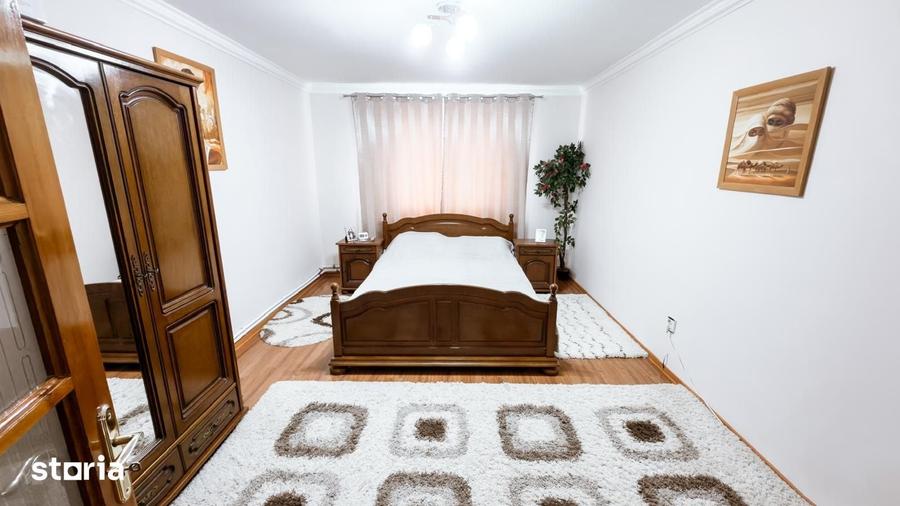 Casă cu 3 camere cu Teren 1600 Mp în Central