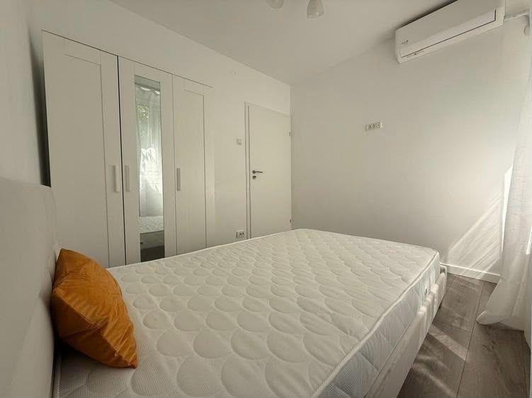 Apartament cu 4 camere semidecomandat în Drumul Taberei