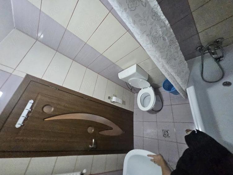 Apartament cu 3 camere semidecomandat în George Enescu