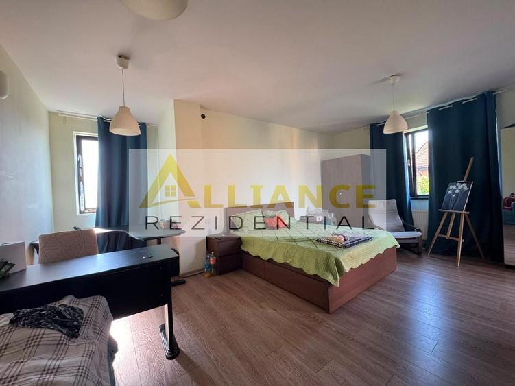 Casă individuală cu 7 camere decomandat cu Canalizare în Central