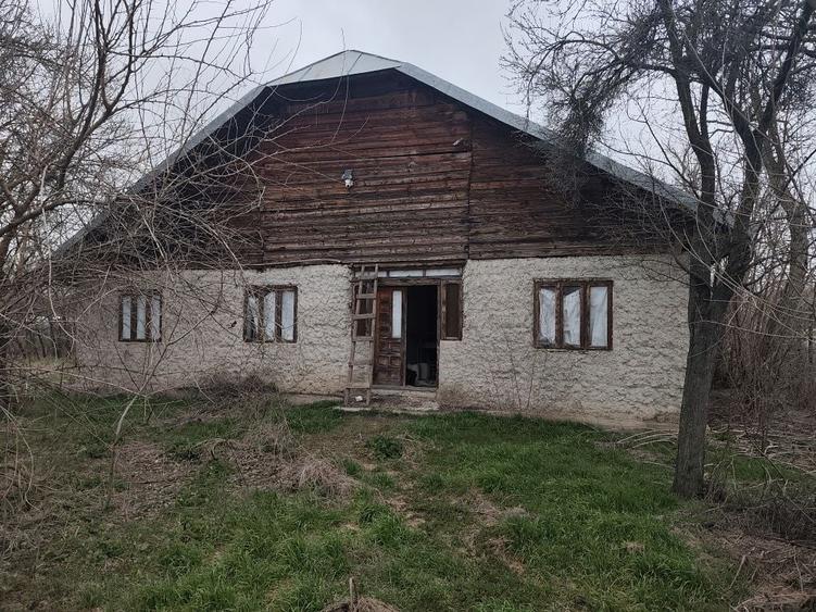 Casă cu 4 camere cu Teren 1700 Mp în Băbăița
