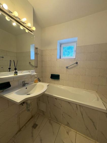 Apartament cu 3 camere în Decebal