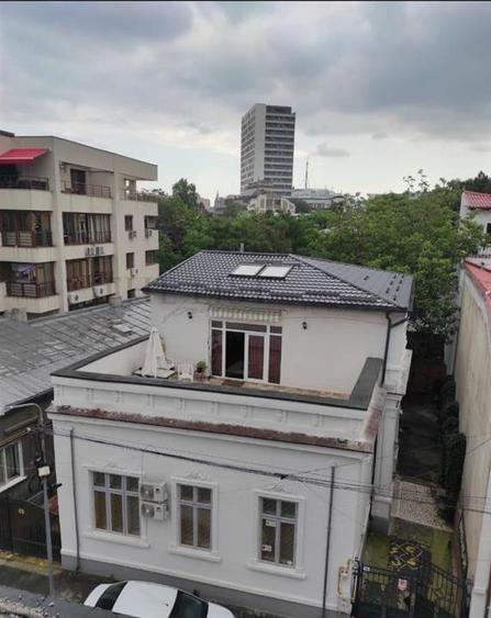 Casă cu 8 camere cu Teren 335 Mp în Calea Victoriei