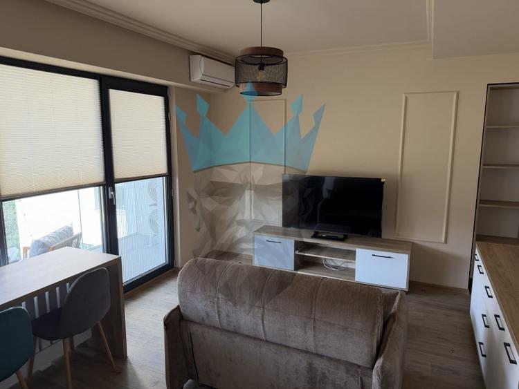 Apartament cu 2 camere semidecomandat, mobilat în P-ța Alba Iulia