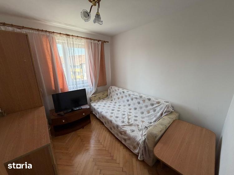 Apartament cu 3 camere în Cetate