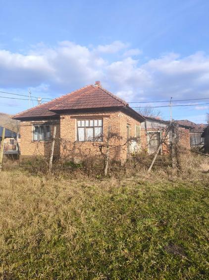 Casă cu 3 camere în Chiochiș