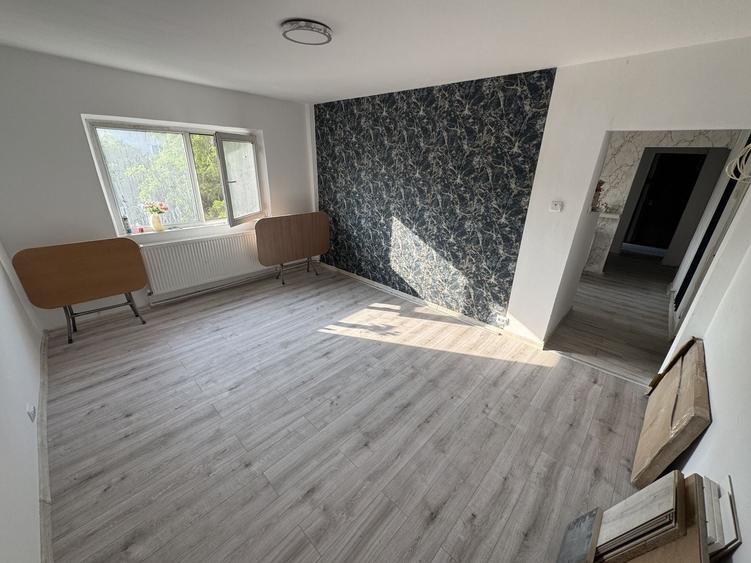 Apartament 3 camere zona Cet - 1