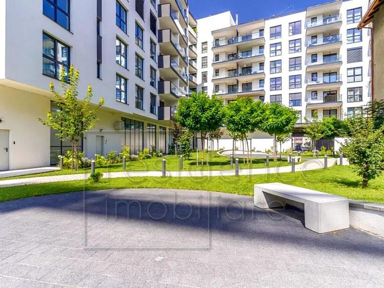 Apartament cu 2 camere semidecomandat, mobilat în Semicentral