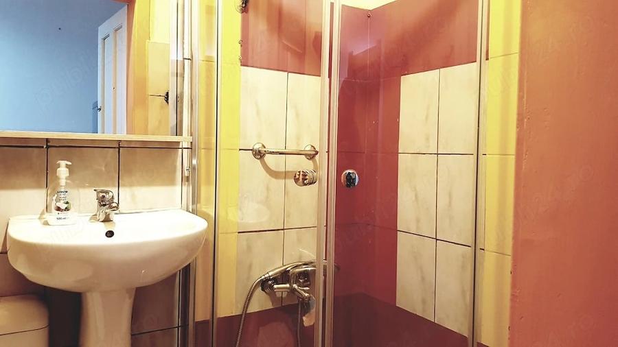 Apartament cu 2 camere nedecomandat în P-ța Victoriei