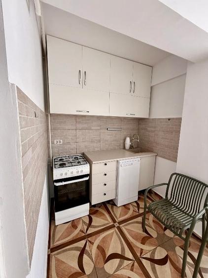 Apartament cu 4 camere semidecomandat, mobilat în Valea Lupului
