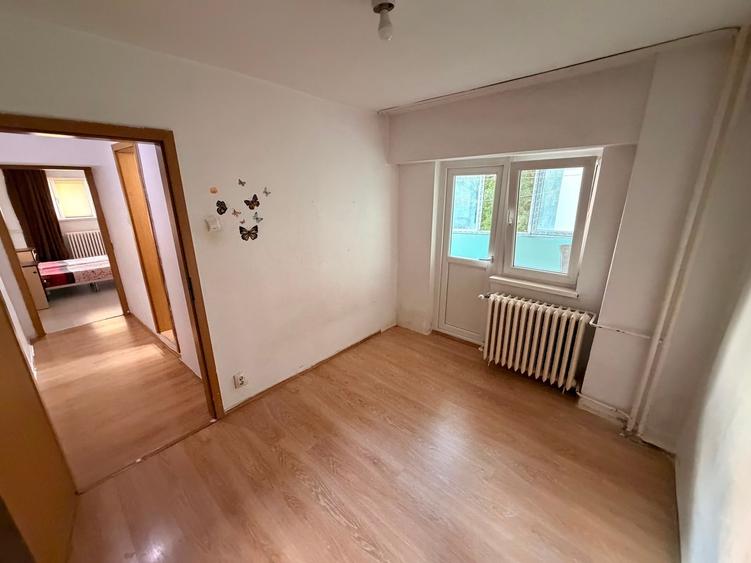 Apartament cu 4 camere decomandat în Colentina