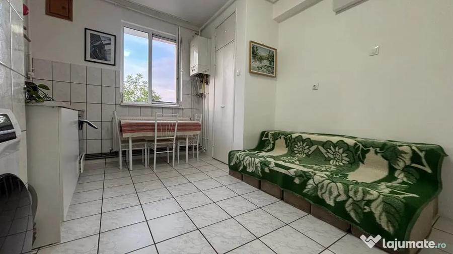Garsonieră decomandată în Central