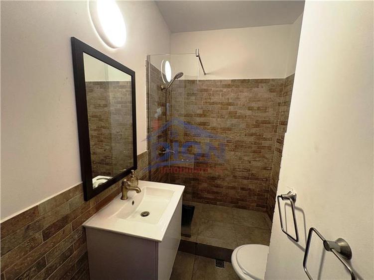 Apartament cu 3 camere semidecomandat, mobilat în Unirii