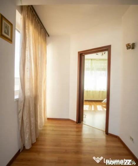 Casă cu 6 camere cu Teren 558 Mp în Central