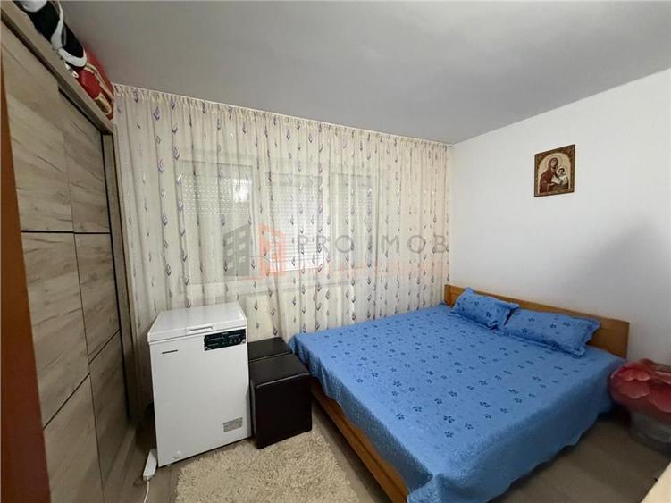 Apartament cu 2 camere semidecomandat, mobilat în Berca