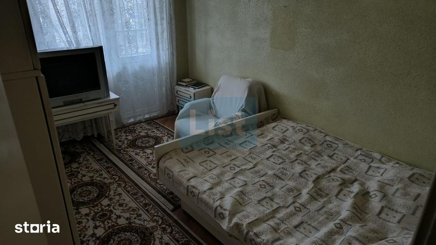Apartament cu 4 camere decomandat în Central