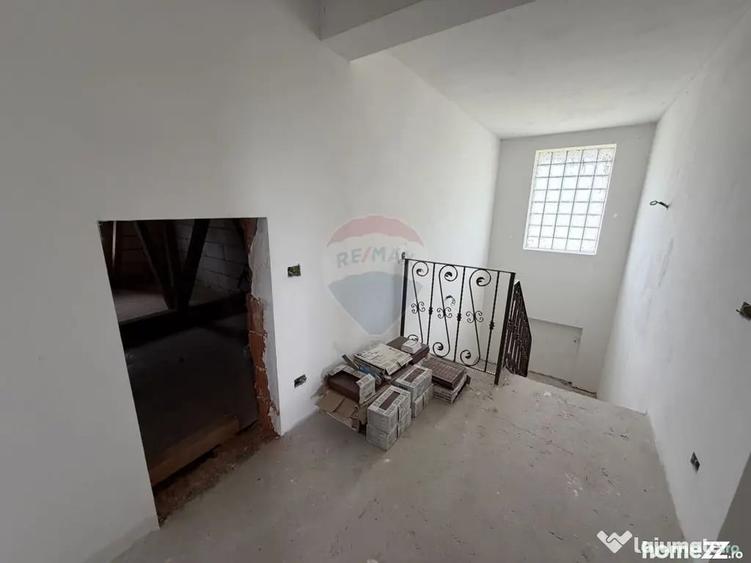 Casă cu 5 camere cu Teren 3960 Mp în Lămotești