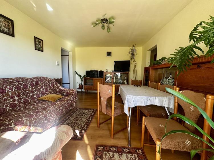 Apartament cu 3 camere decomandat, mobilat în Dâmbovița