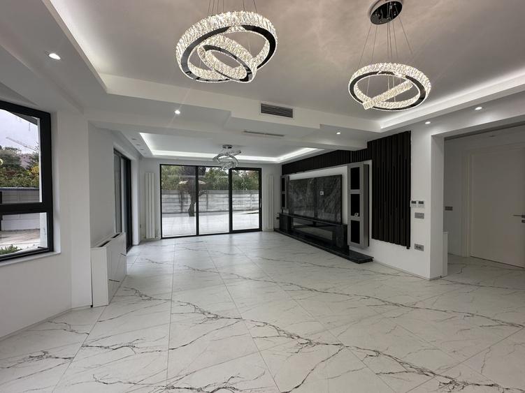 Casă individuală cu 10 camere cu Canalizare în Pipera