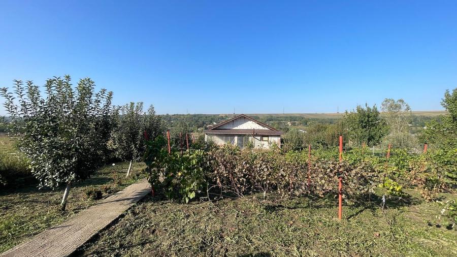 Casă cu 4 camere cu Teren 900 Mp în Holboca