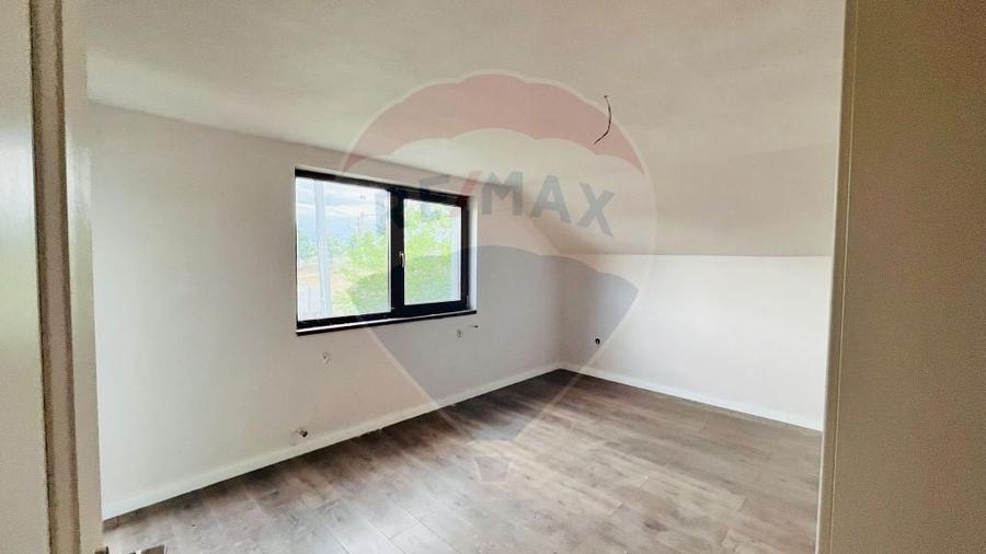 Casa / Vila cu 4 camere de vanzare - 13