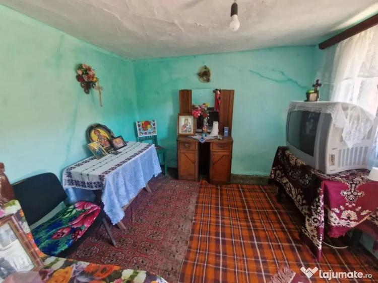 Casă cu 2 camere cu Teren 1150 Mp în Boțești
