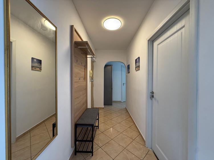 Apartament cu 3 camere decomandat, mobilat în Arcul de Triumf