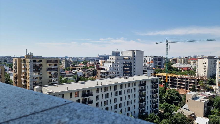 Apartament cu 4 camere semidecomandat în Timpuri Noi