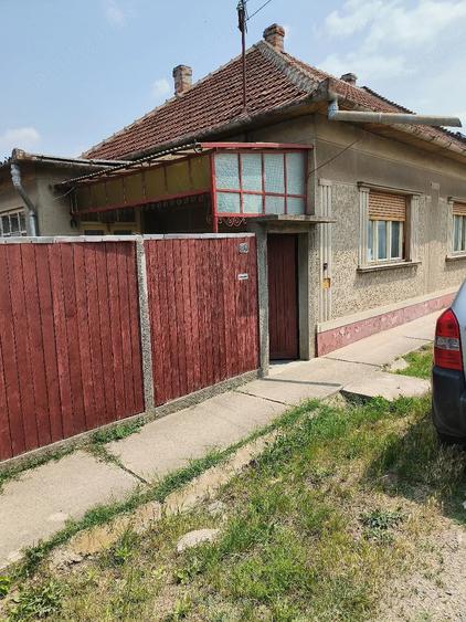 Casă cu 2 camere cu Teren 220 Mp în Central