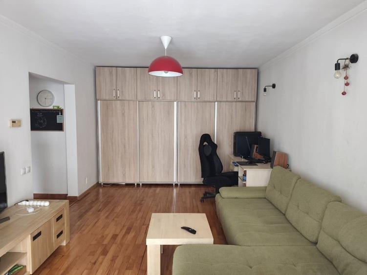 Republicii, 2 camere, decom., etaj 1 - 5