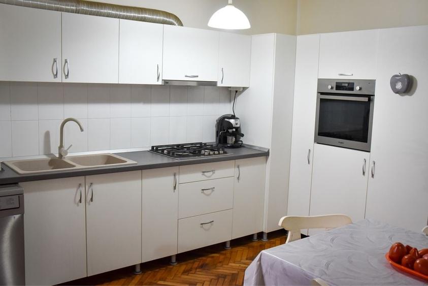 Casă cu 2 camere în Central