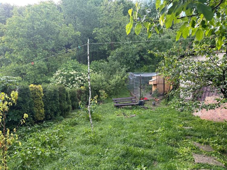 Casă individuală cu 5 camere cu Teren 2153 Mp în Central