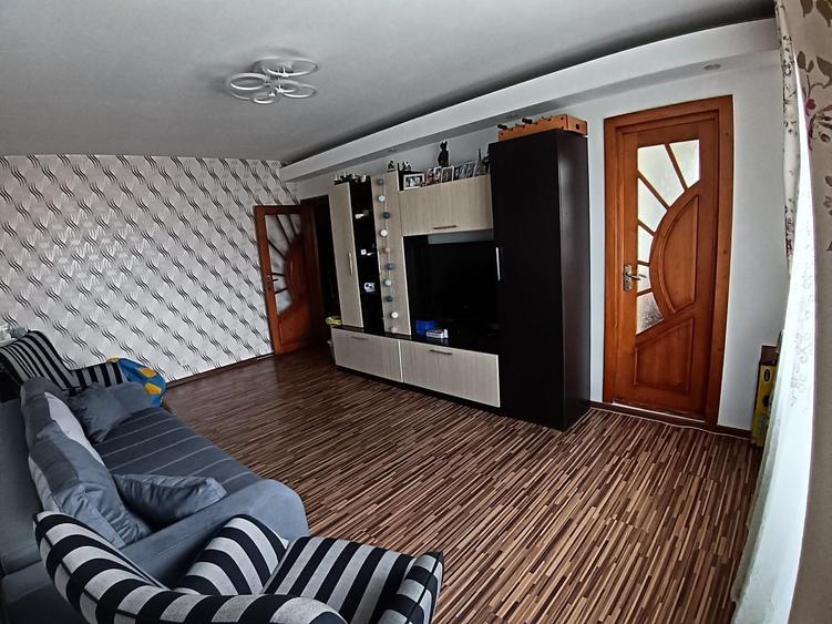 Apartament cu 2 camere decomandat în Lacu