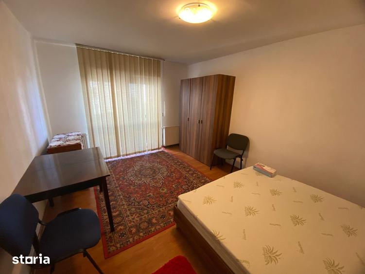 Apartament cu 3 camere decomandat în Între Lacuri