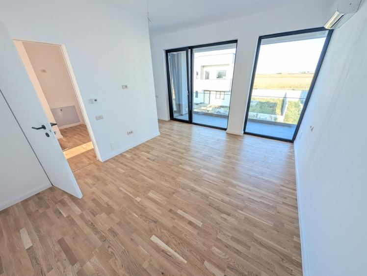 Casă individuală cu 5 camere cu Teren 350 Mp în Tunari