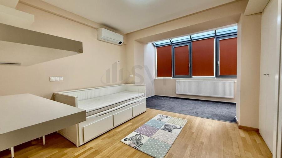 Apartament cu 3 camere semidecomandat, mobilat în Sisești