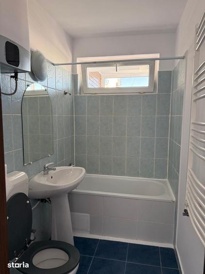 Apartament cu 3 camere semidecomandat în Iancului