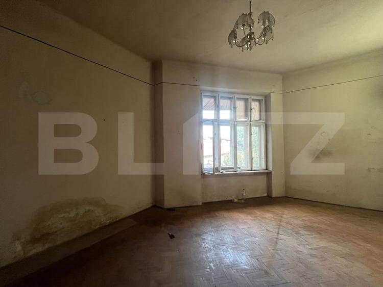 Apartament cu 4 camere decomandat în Central