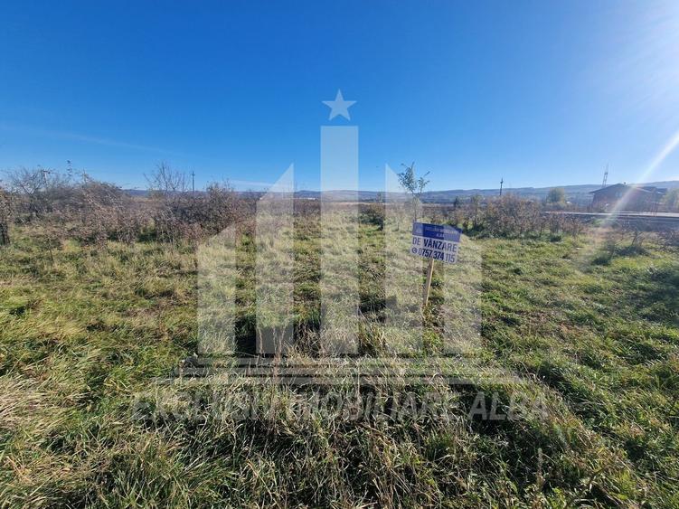 Teren Construcții intravilan de 600 mp, în Partoș