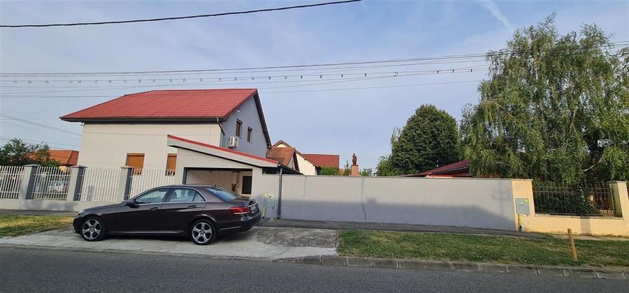 Casă individuală cu 5 camere cu Canalizare în Bujac