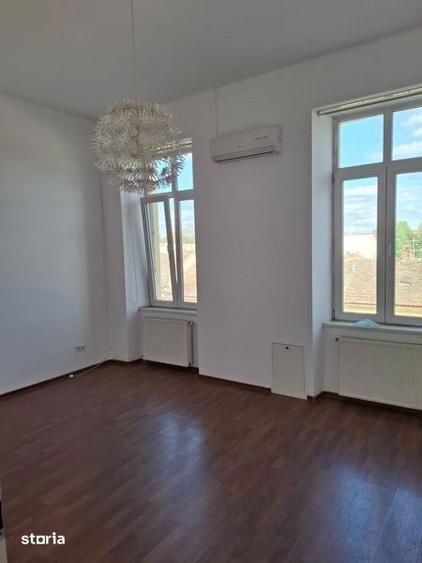 Casă cu 4 camere cu Teren 143 Mp în Dorobanților