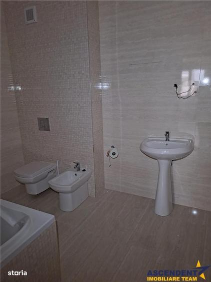 Apartament cu 2 camere decomandat în Tractorul
