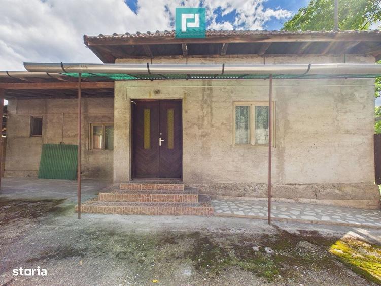 Casă cu 3 camere în Feniș