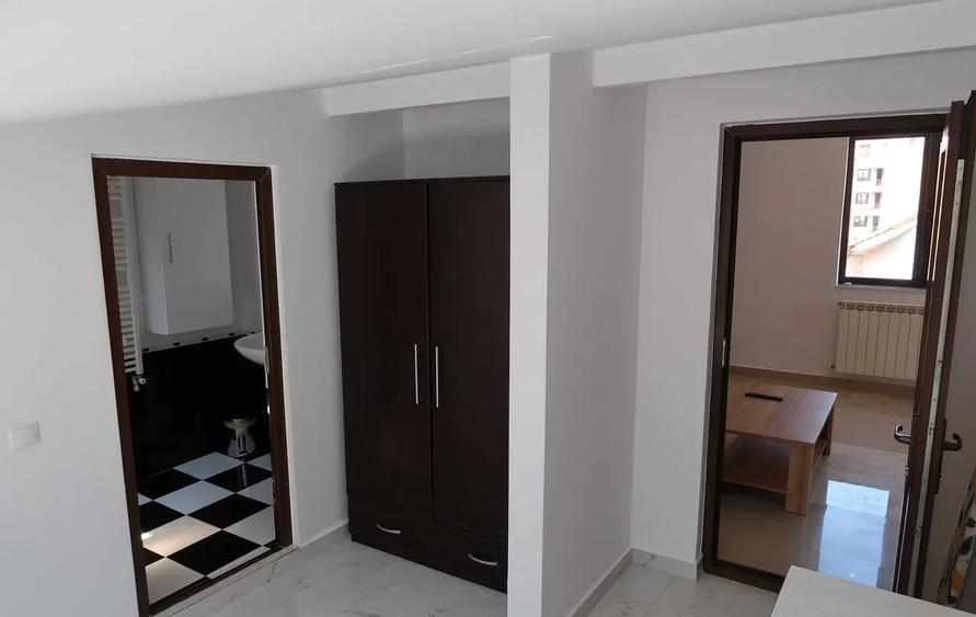 Apartament cu 3 camere semidecomandat, mobilat în Trocadero