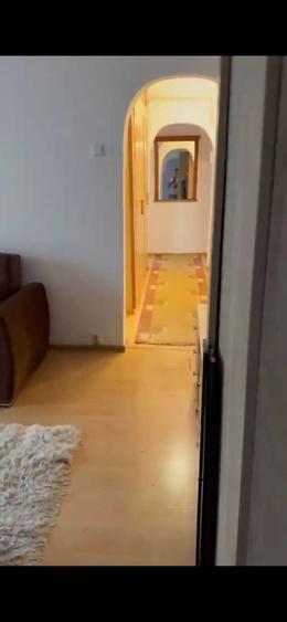 Apartament cu 3 camere semidecomandat în Alexandru cel Bun